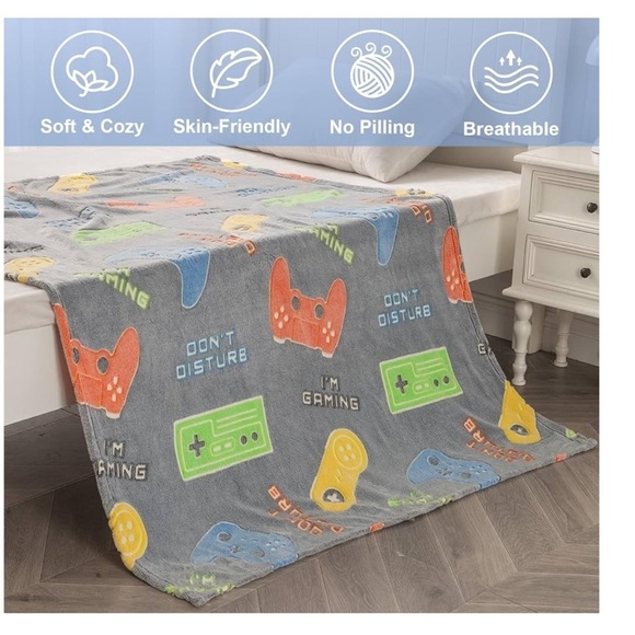 NWT glow in the dark Kids Gaming Themed Blanket 50x 60 - Picture 2 of 6